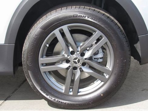Used 2025 Mercedes-Benz GLB 250 4MATIC image 38