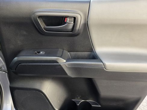 Used 2018 Toyota Tacoma SR image 12