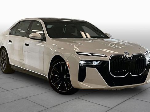 Used 2025 BMW i7 xDrive60 AWD/4WD image 2