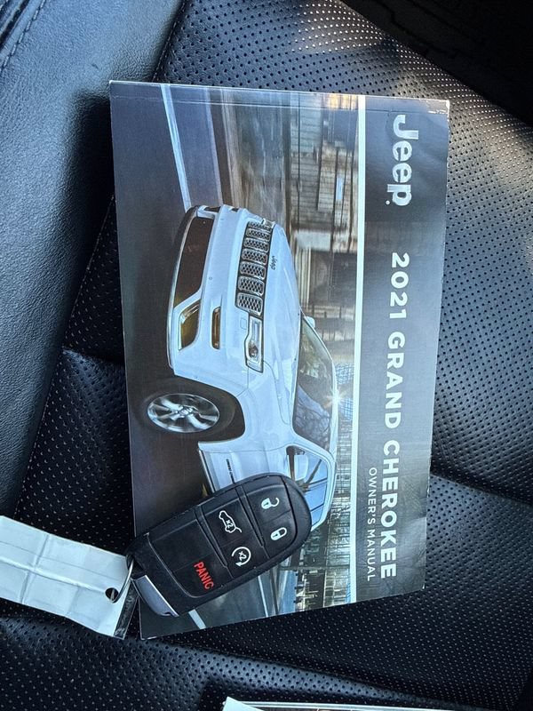 Used 2021 Jeep Grand Cherokee Overland AWD/4WD image 16
