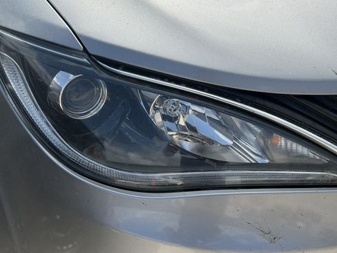 Used 2017 Chrysler Pacifica Platinum FWD image 4