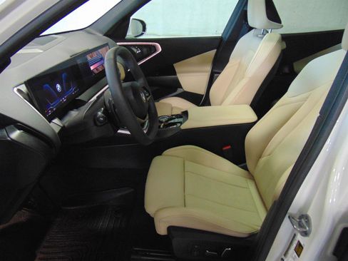 Used 2025 BMW X3 xDrive30i w/ Convenience Package image 9