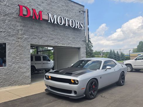 Used 2022 Dodge Challenger SRT Hellcat w/ Plus Package RWD image 17