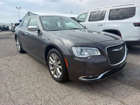 Used 2019 Chrysler 300 Limited AWD/4WD image 3