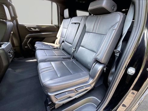 Used 2023 Chevrolet Suburban RST AWD/4WD image 25