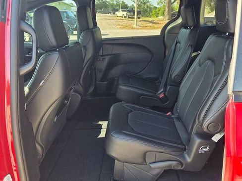 New 2026 Chrysler Pacifica Select FWD image 12