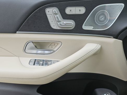 Certified 2020 Mercedes-Benz GLS 450 4MATIC image 23