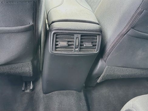 Used 2018 Nissan Rogue SV FWD image 18