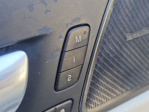 Used 2024 Volvo XC60 B5 Plus w/ Protection Package Premier image 12