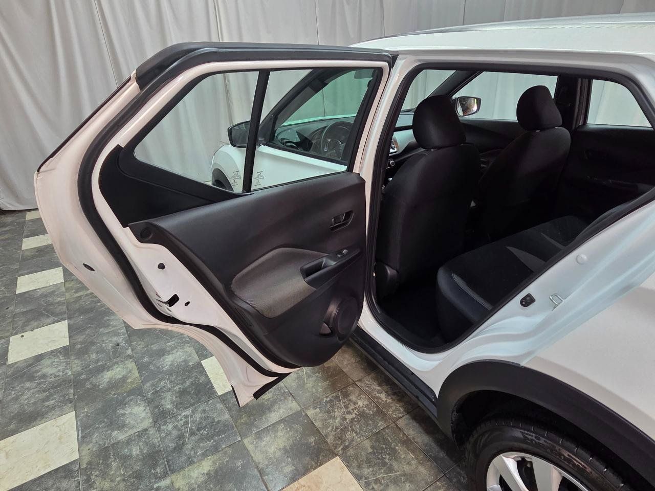 Used 2020 Nissan Kicks S FWD image 11