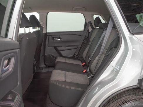 Used 2025 Nissan Rogue SV AWD/4WD image 9