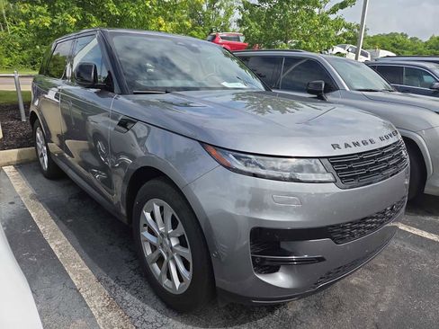 Used 2025 Land Rover Range Rover Sport SE AWD/4WD image 1