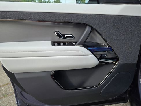 New 2026 Land Rover Range Rover Sport SE AWD/4WD image 9