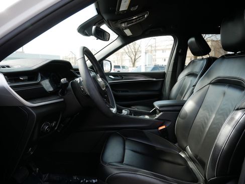 Used 2024 Jeep Grand Cherokee Limited AWD/4WD image 32