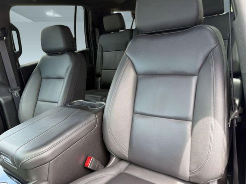 Used 2025 Chevrolet Suburban Z71 AWD/4WD image 24