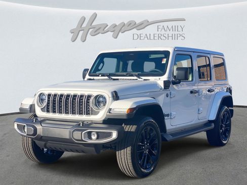 Certified 2025 Jeep Wrangler Sahara image 9