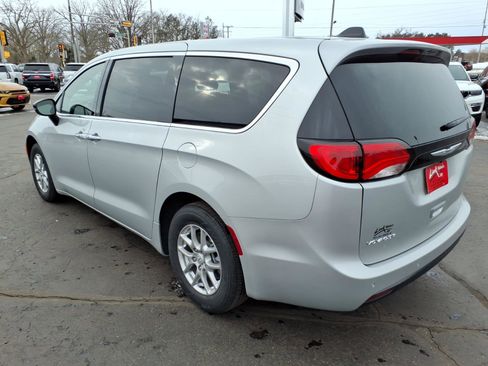 New 2026 Chrysler Voyager LX FWD image 4