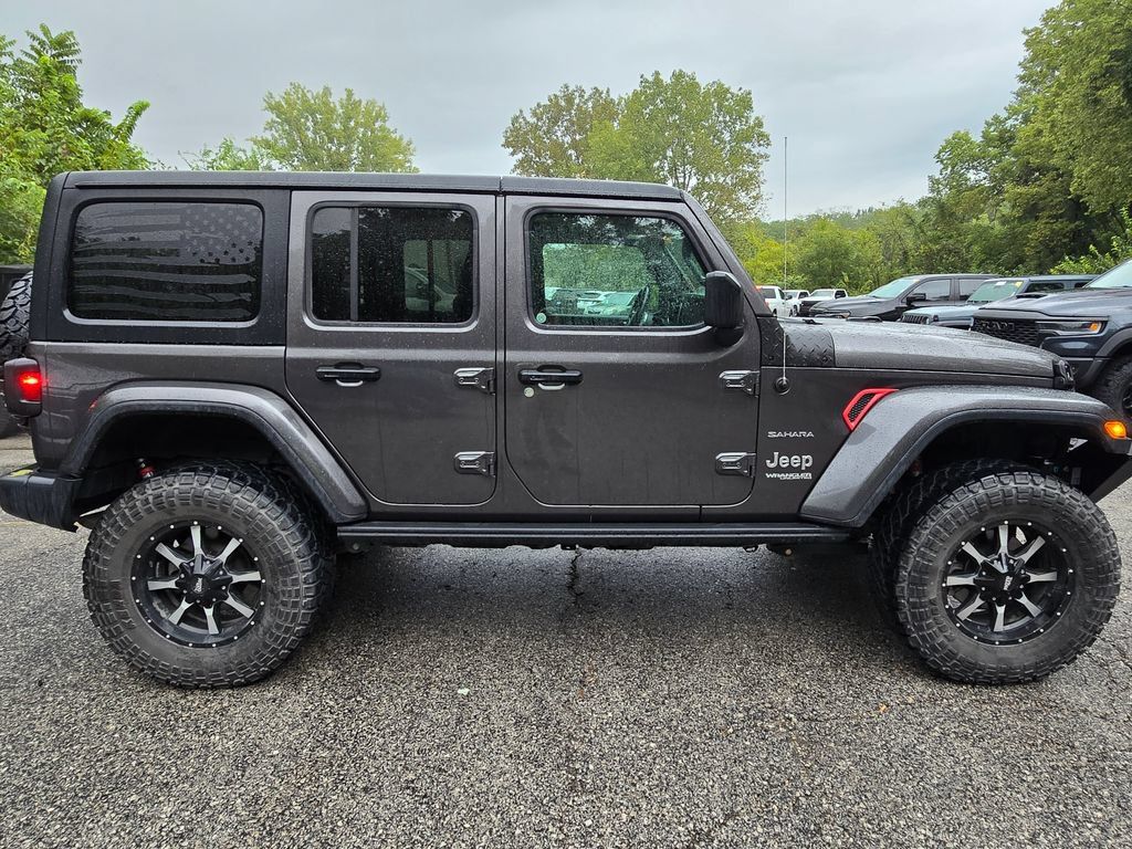 Used 2018 Jeep Wrangler Unlimited Sahara w/ Cold Weather Group AWD/4WD image 10