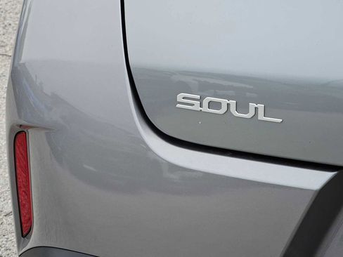 Certified 2025 Kia Soul LX w/ LX Technology Package FWD image 12