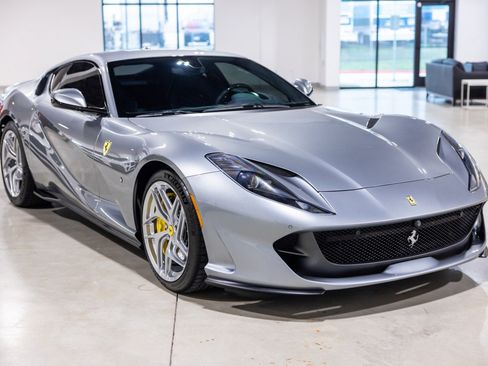 Used 2019 Ferrari 812 Superfast RWD image 10