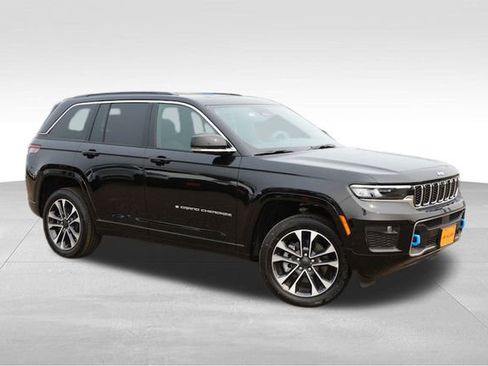 Used 2024 Jeep Grand Cherokee Overland w/ Advanced Protech Group III image 2