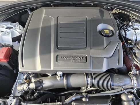 Certified 2026 Jaguar F-PACE R-Dynamic S image 9