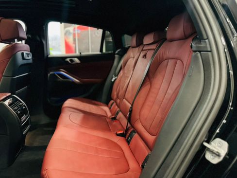 Used 2022 BMW X6 xDrive40i w/ M Sport Package image 18