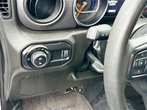 Used 2023 Jeep Gladiator Willys image 10