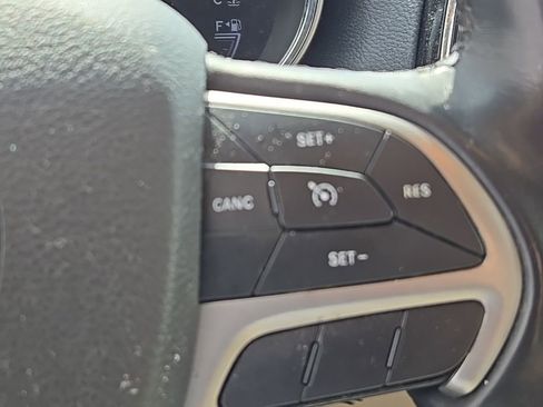 Certified 2022 Jeep Grand Cherokee Laredo E AWD/4WD image 28
