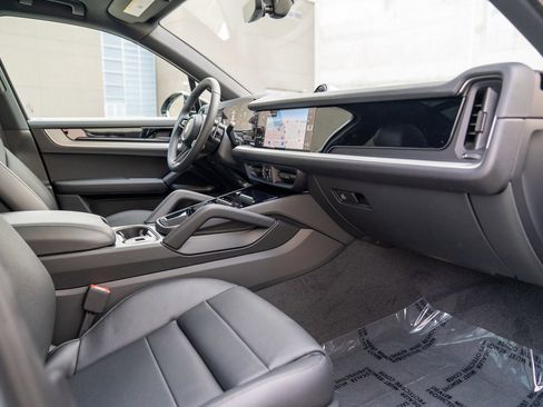 Certified 2026 Porsche Cayenne image 25