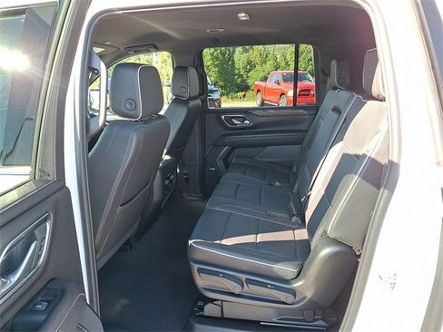 Used 2024 Chevrolet Suburban Premier image 8