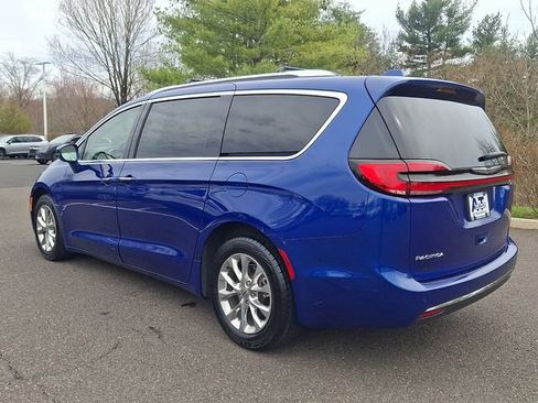 Used 2021 Chrysler Pacifica Touring-L image 4