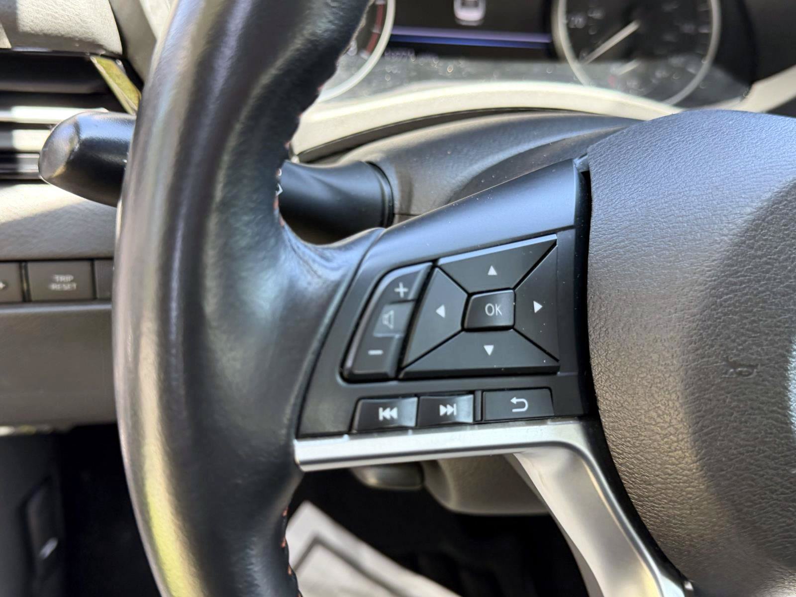 Used 2023 Nissan Sentra SR w/ SR Premium Package FWD image 20