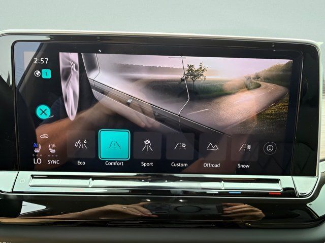 Certified 2026 Volkswagen Atlas SEL Premium R-Line AWD/4WD image 22