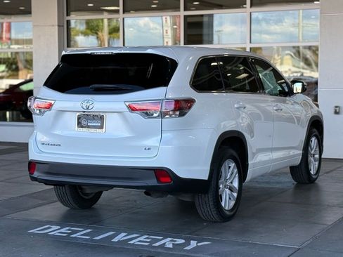 Used 2015 Toyota Highlander LE image 11