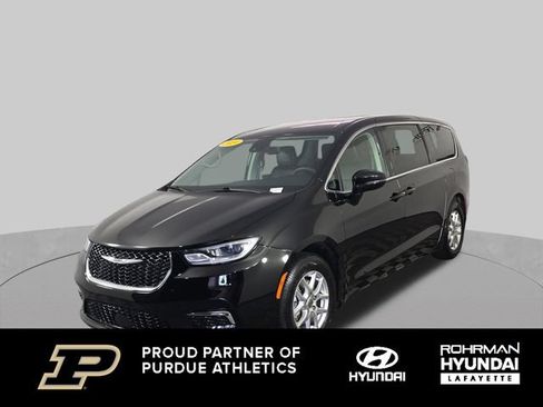 Used 2024 Chrysler Pacifica Touring-L FWD image 1