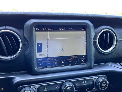 Used 2018 Jeep Wrangler Unlimited Sahara AWD/4WD image 34