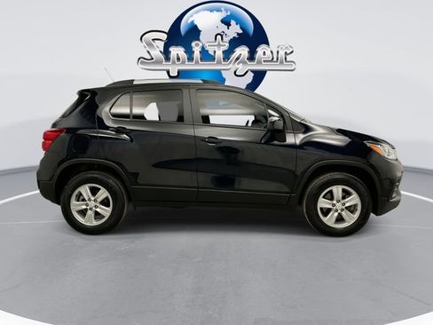 Used 2022 Chevrolet Trax LT w/ LT Convenience Package image 11