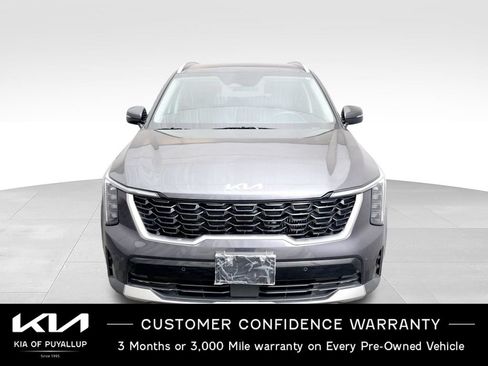 Certified 2025 Kia Sorento EX w/ Panoramic Sunroof Package AWD/4WD image 2