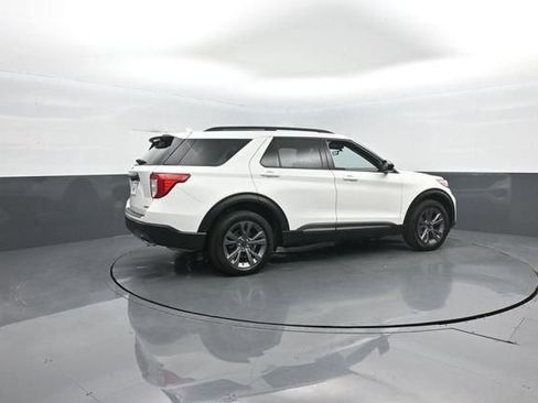 Certified 2024 Ford Explorer XLT w/ Equipment Group 202A AWD/4WD image 8
