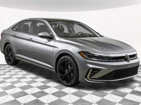 Used 2026 Volkswagen Jetta SE w/ Black Wheel Package FWD image 10
