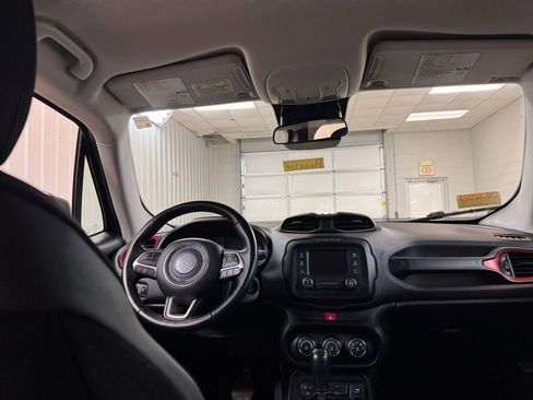 Used 2016 Jeep Renegade Trailhawk image 20