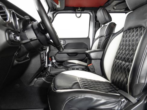 Used 2020 Jeep Gladiator Overland image 15