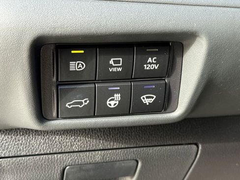 Used 2022 Toyota Highlander Limited FWD image 25