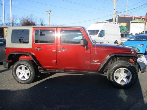 Used 2008 Jeep Wrangler Unlimited Sahara w/ Dual Top Group AWD/4WD image 5