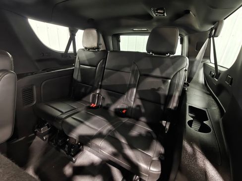 Used 2022 Chevrolet Suburban LT w/ Luxury Package AWD/4WD image 32