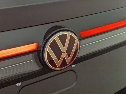New 2026 Volkswagen Taos SE FWD image 10