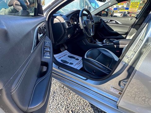 Used 2017 INFINITI QX30 Sport w/ Sport Leather Package image 8