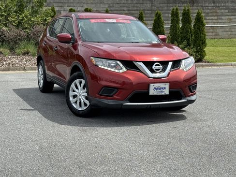 Used 2016 Nissan Rogue S image 3