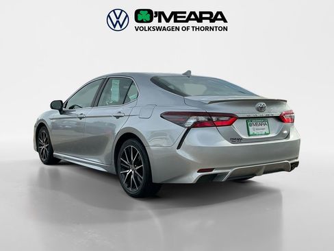 Used 2024 Toyota Camry SE image 3